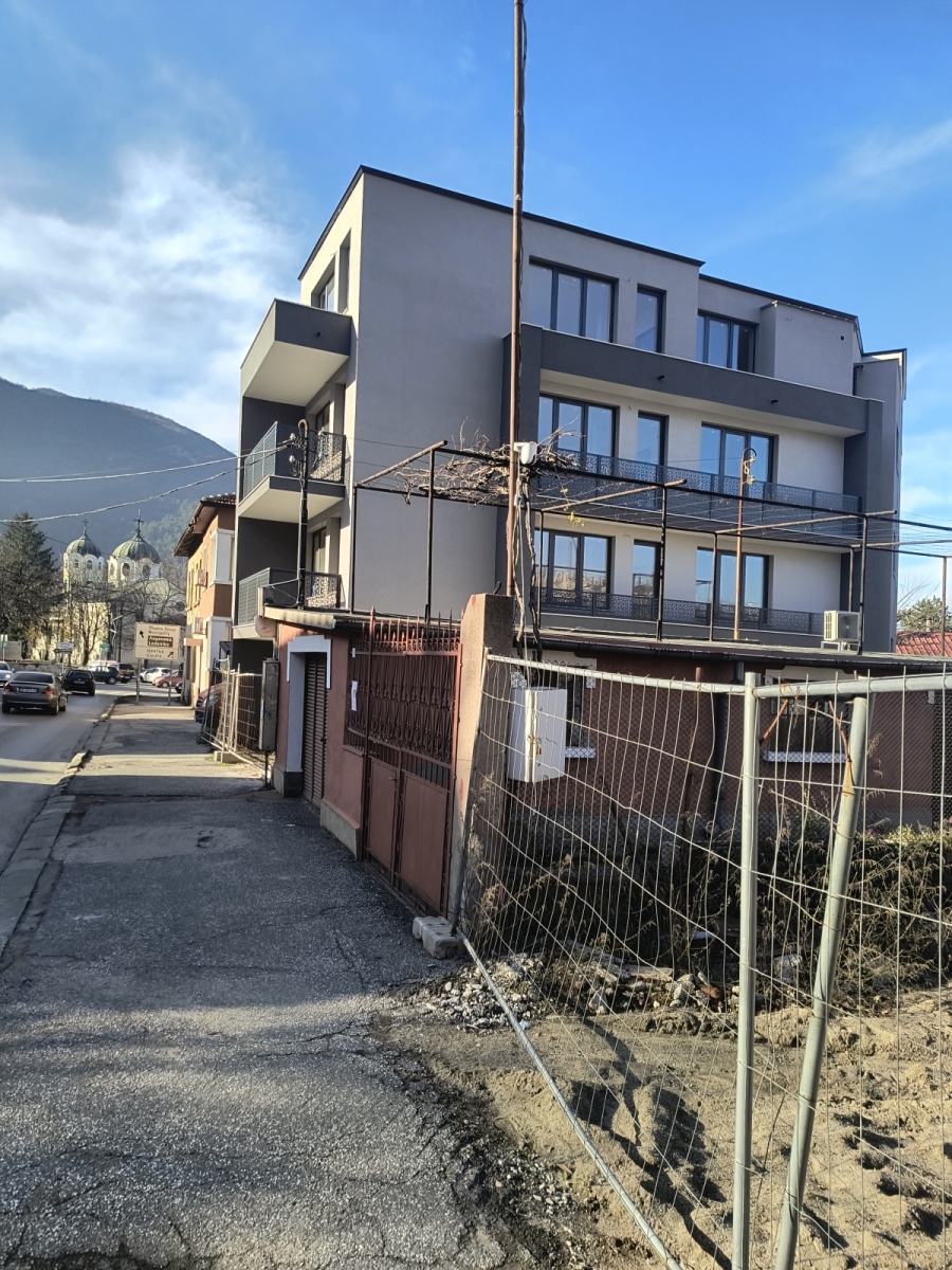 Строеж на жилищна сграда с апартаменти в идеалния център на гр.Враца